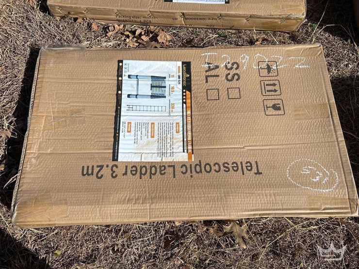 land-honor-10.5'-telescoping-ladder-image-2