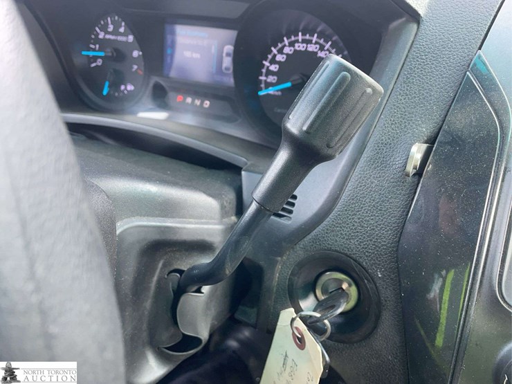 2014-ford-explorer-image-16