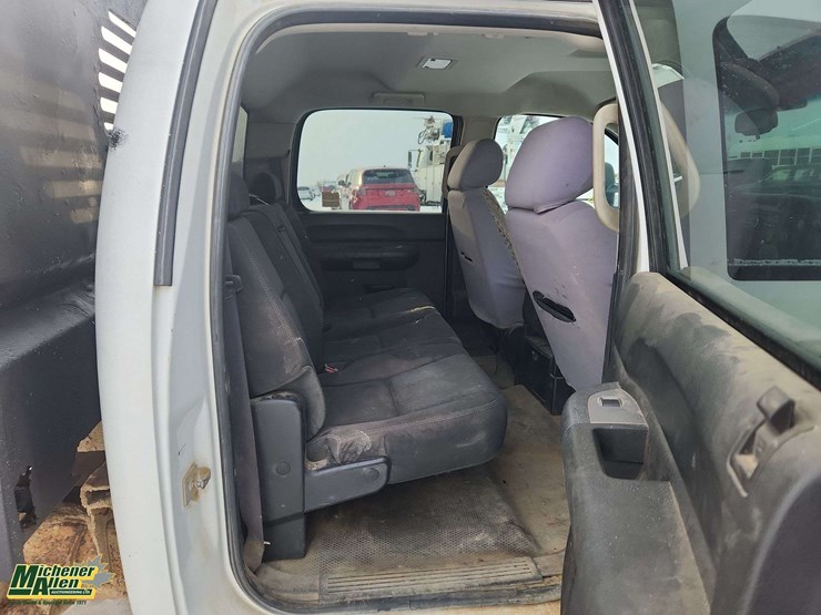 2012-chevrolet-silverado-2500hd-image-16