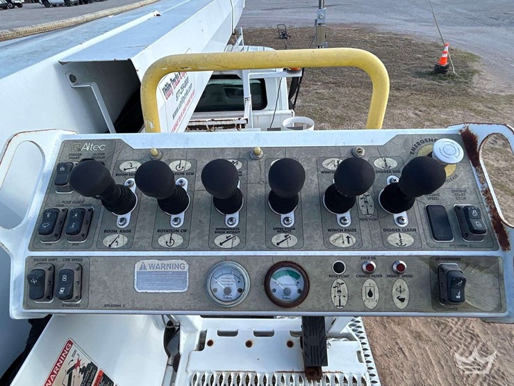 2007-international-derrick-digger-image-26