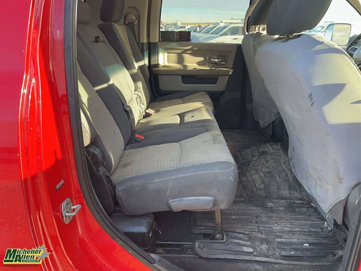 2011-dodge-3500-image-17