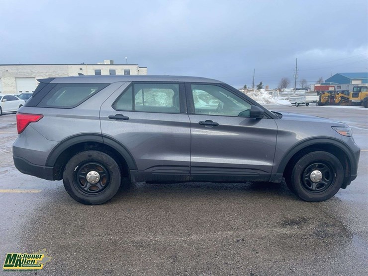 2020-ford-explorer-image-6