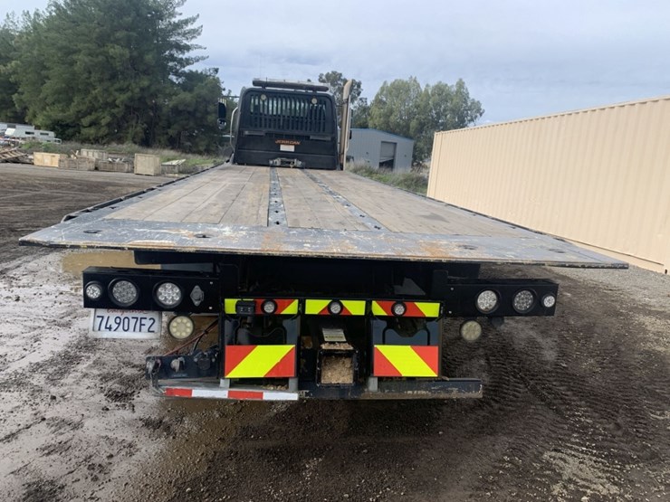 2016-freightliner-114sd-image-12