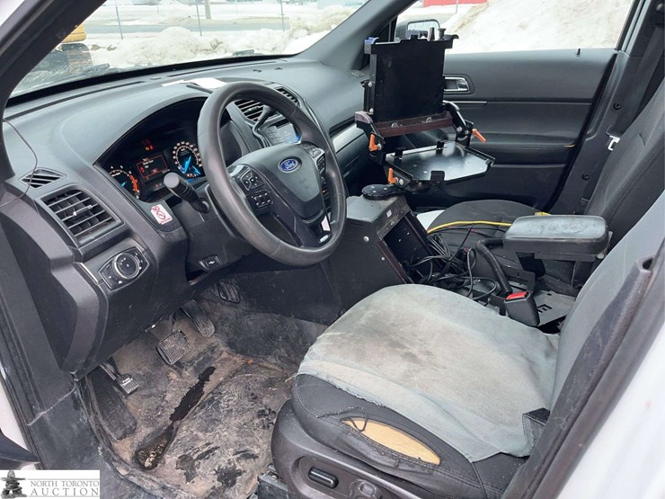 2018-ford-explorer-image-27