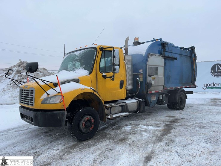 2018-freightliner-m2-106-image-1