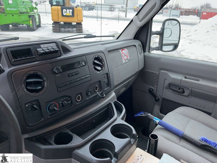 2011-ford-cargo-image-13