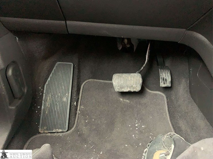 2015-ford-escape-se-image-24