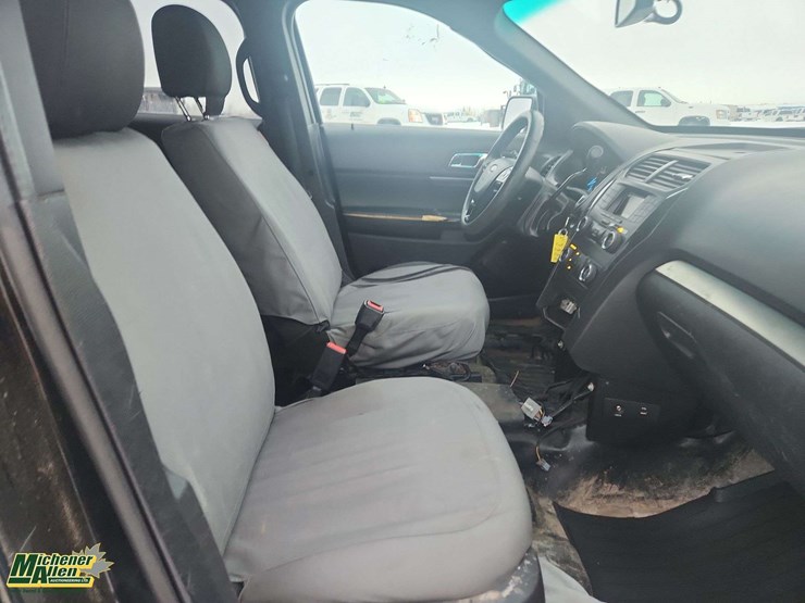 2019-ford-explorer-image-17