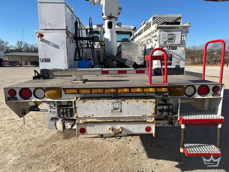 2013-freightliner-m2-bucket-truck-image-24