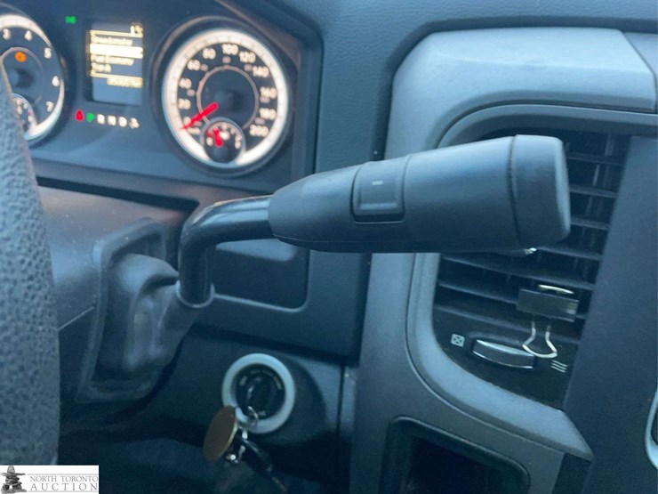 2015-dodge-2500-image-19