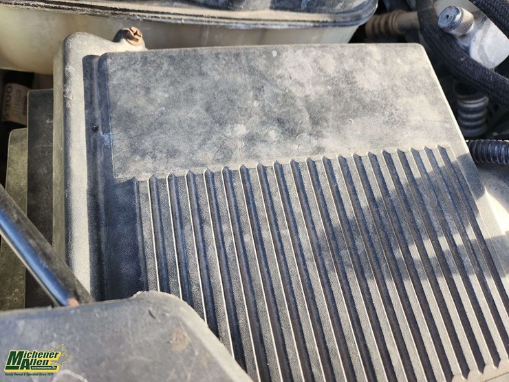 2015-cadillac-escalade-image-36