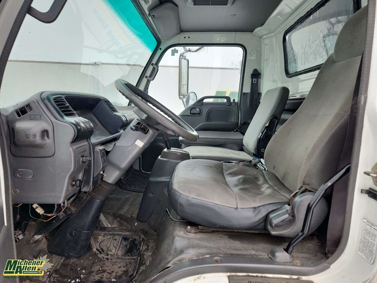 2004-gmc-w5500-image-15