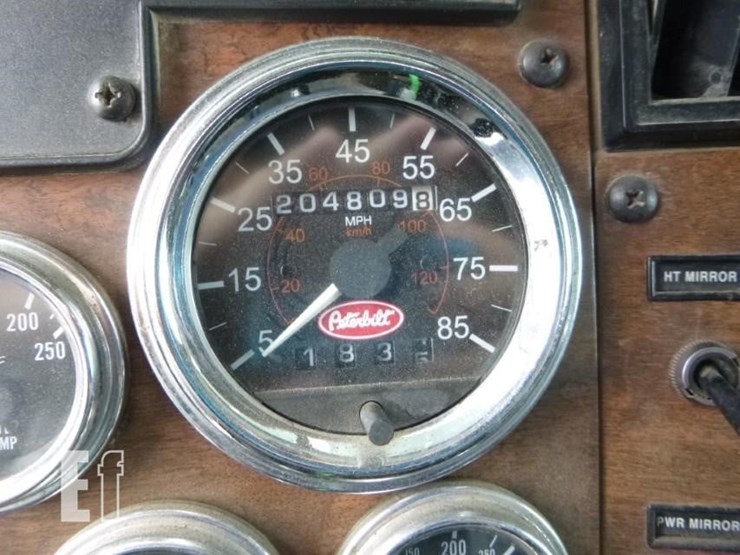 2000-peterbilt-330-image-9