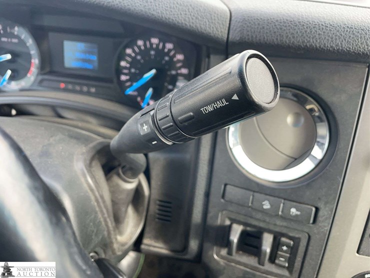 2015-ford-expedition-image-16