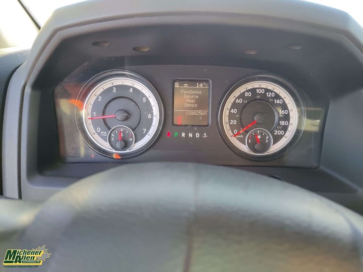 2015-dodge-3500-image-15