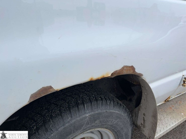 2014-ford-cargo-image-45