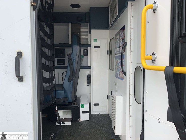 2016-chevrolet-express-g3500-image-35