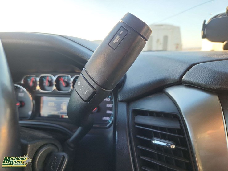 2015-chevrolet-suburban-image-18