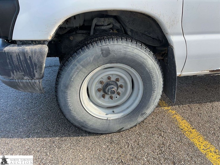 2013-ford-cargo-image-11