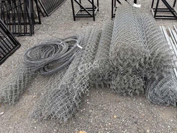 #191-•-(8)-rolls-of-chain-link-fencing-up-to-5'-h-image-1