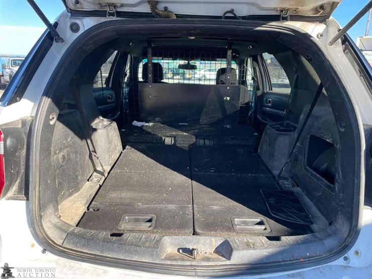 2017-ford-explorer-image-21