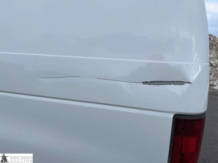 2013-ford-cargo-image-30