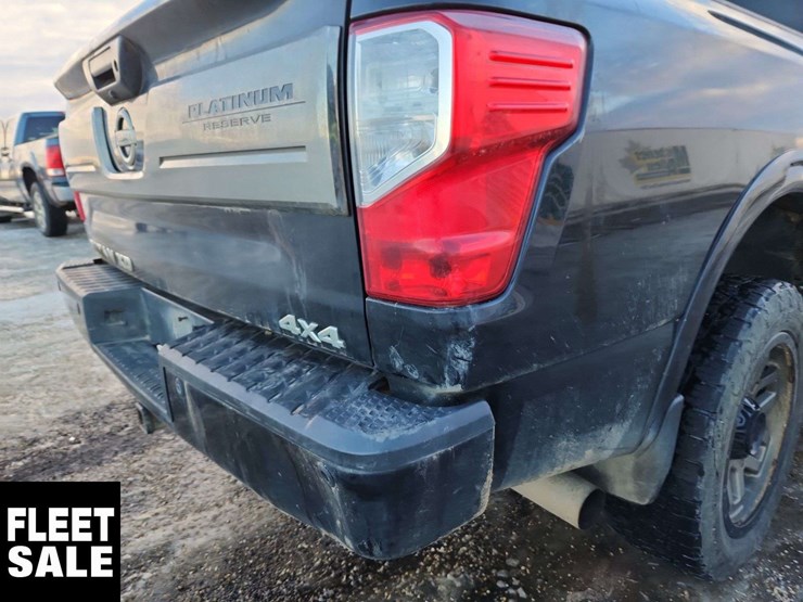 2016-nissan-titan-image-37