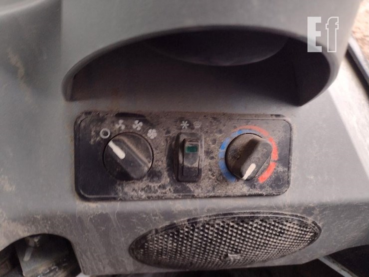 2022-bobcat-t595-image-11