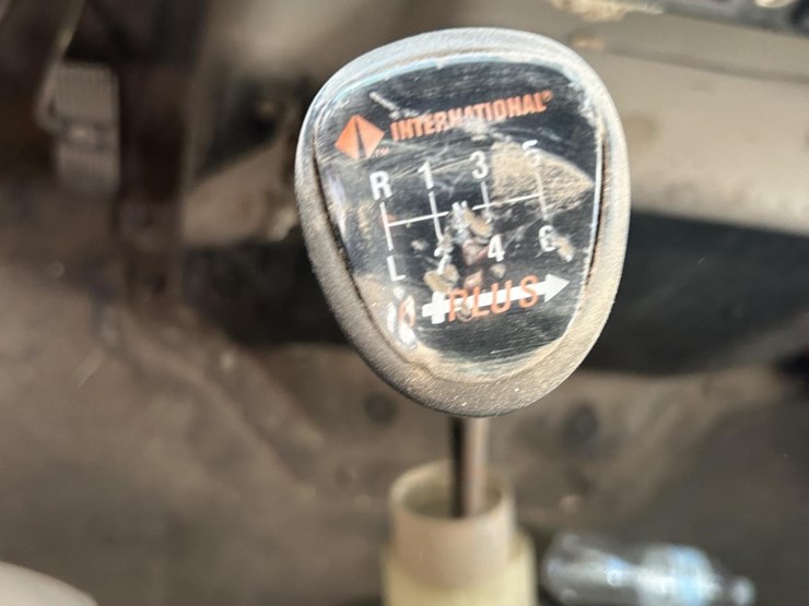 2001-international-4700-image-38