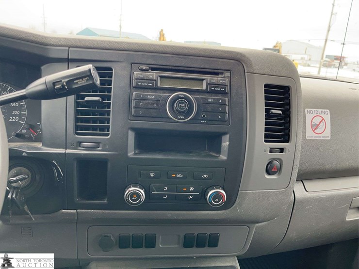 2012-nissan-nv2500hd-image-15