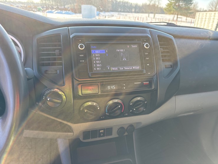 2014-toyota-tacoma-image-18