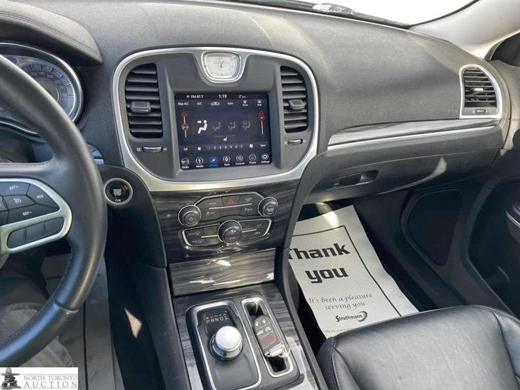 2018-chrysler-300-touring-image-18