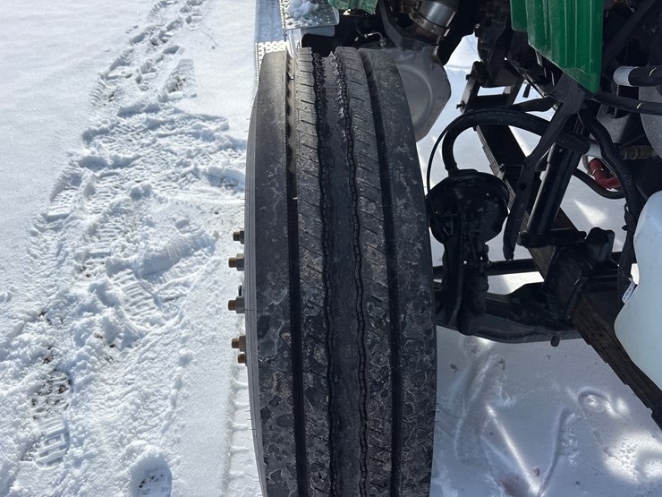 2024-freightliner-m2-106-image-19