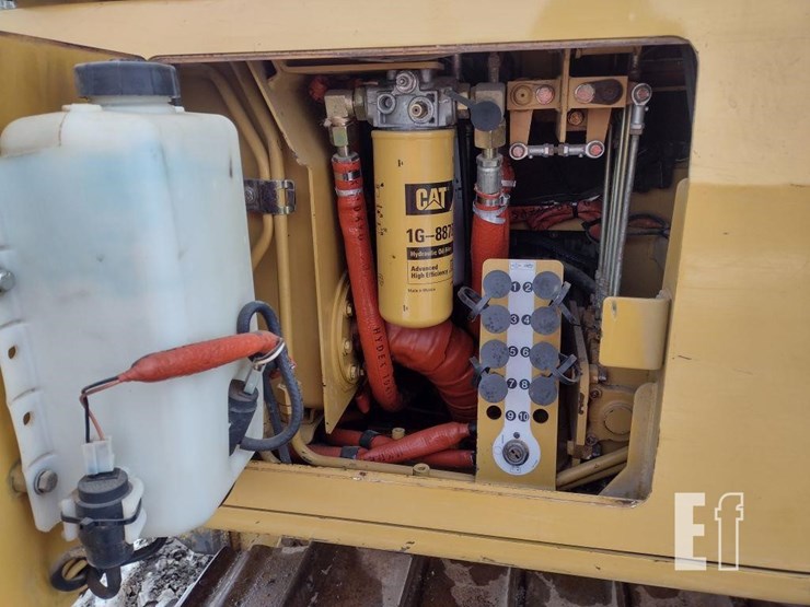 2005-caterpillar-d4g-xl-image-43