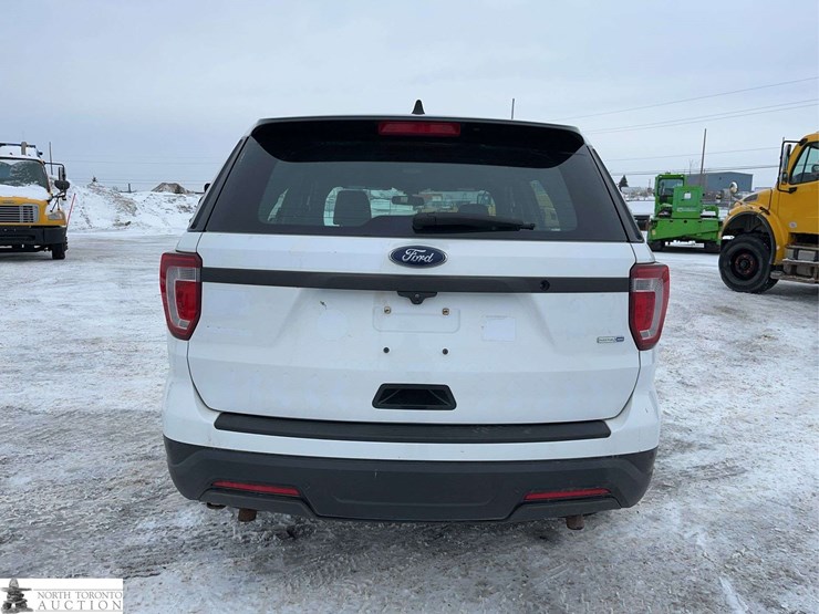 2018-ford-explorer-image-5
