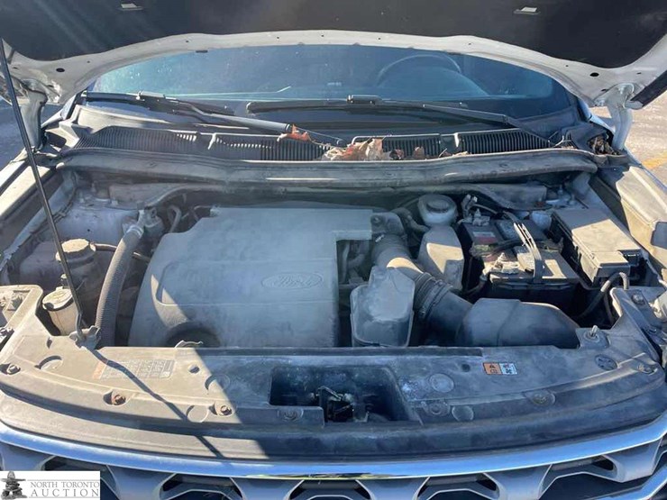 2017-ford-explorer-image-26