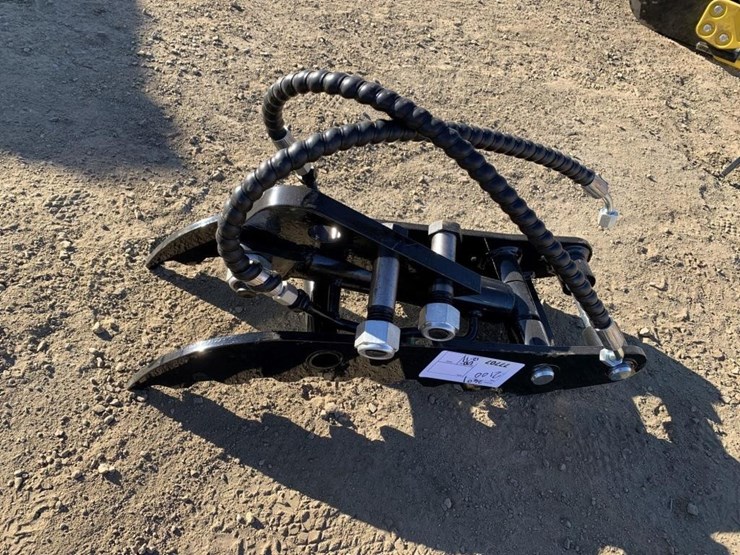 unused-2025-iranch-hydraulic-thumb-attachment,-image-1