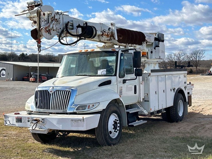 2007-international-derrick-digger-image-1