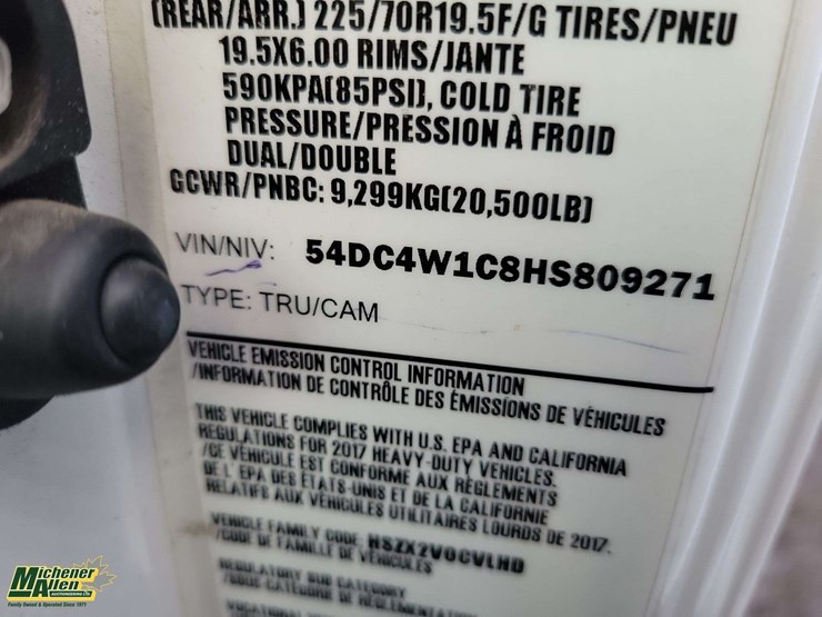 2017-isuzu-npr-image-25