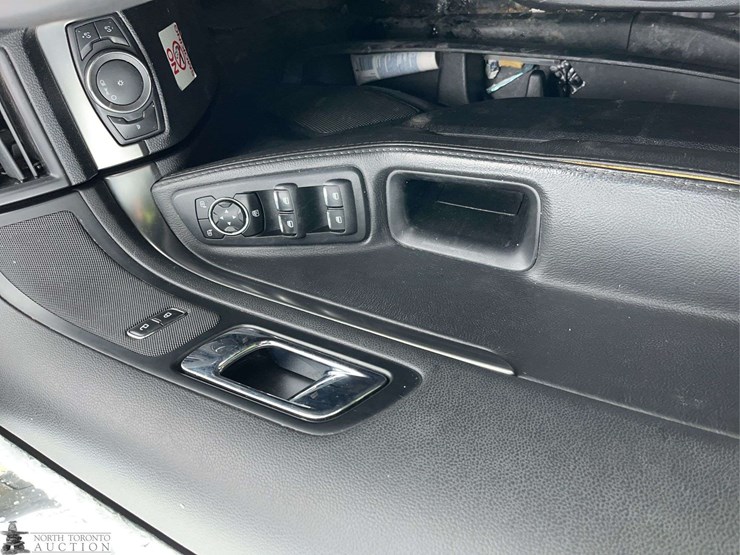 2018-ford-explorer-image-25