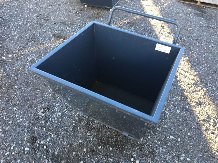 unused-2025-iranch-23in-x-26in-x-25in-dump-hopper-image-1