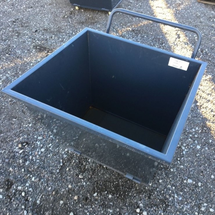 Unused 2025 IRanch 23in x 26in x 25in Dump Hopper