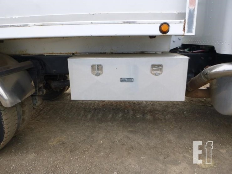 2000-peterbilt-330-image-33