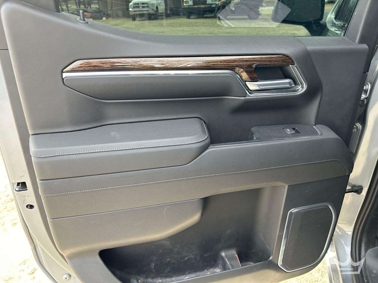 2023-gmc-seirra-elevation-crew-cab-4x4-pick-up-truck-image-19