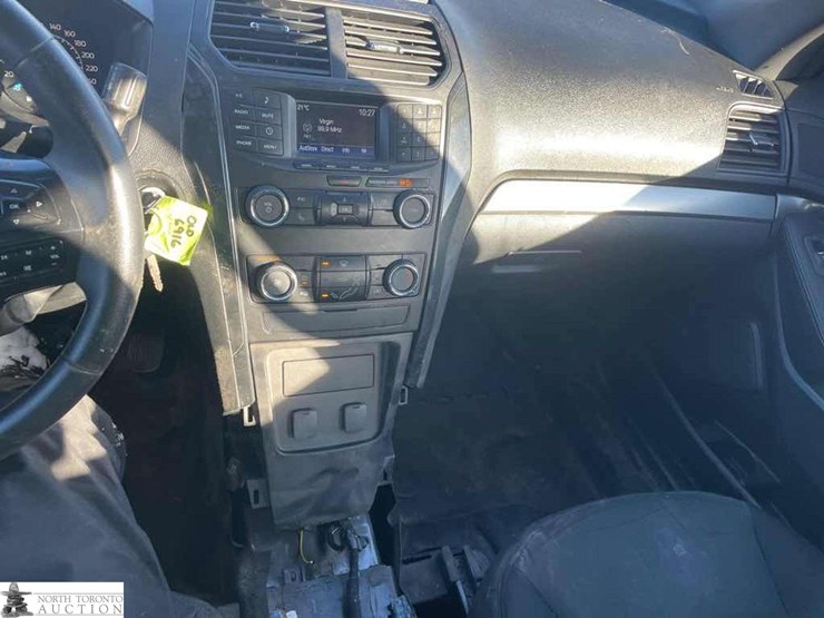 2019-ford-explorer-image-18