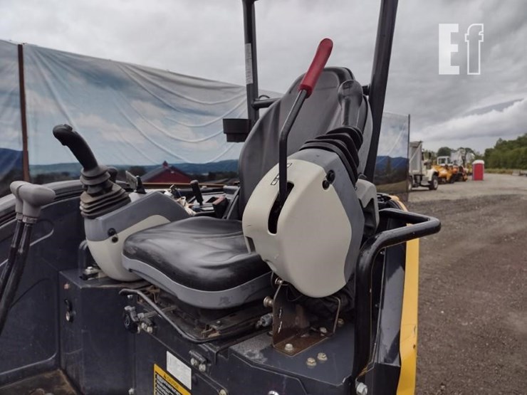 2022-deere-26g-image-12