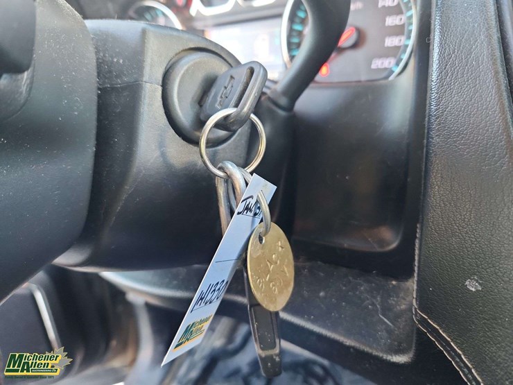 2015-chevrolet-suburban-image-19