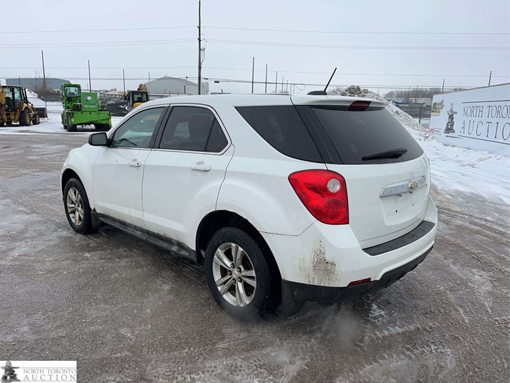2015-chevrolet-equinox-ls-image-2