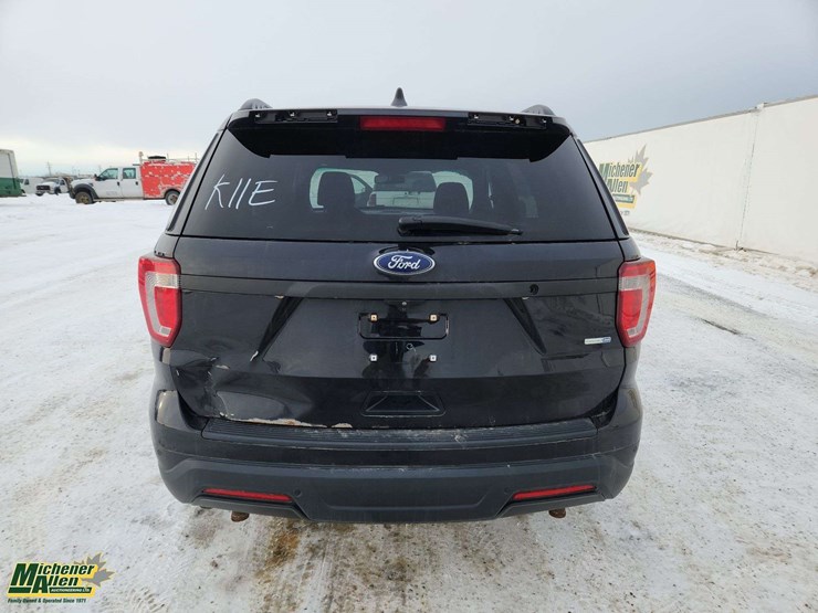 2019-ford-explorer-image-44