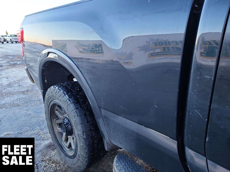 2016-nissan-titan-image-36